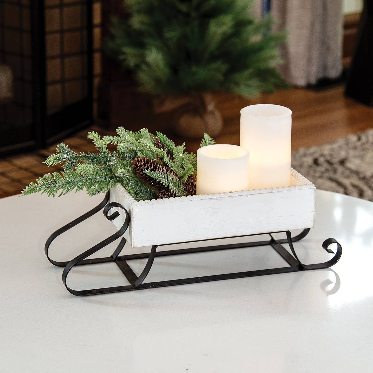 Col House Designs – Großhandel Weihnachtsschmuck – Schlitten aus weißem Holz und schwarzem Metall im Used-Look1