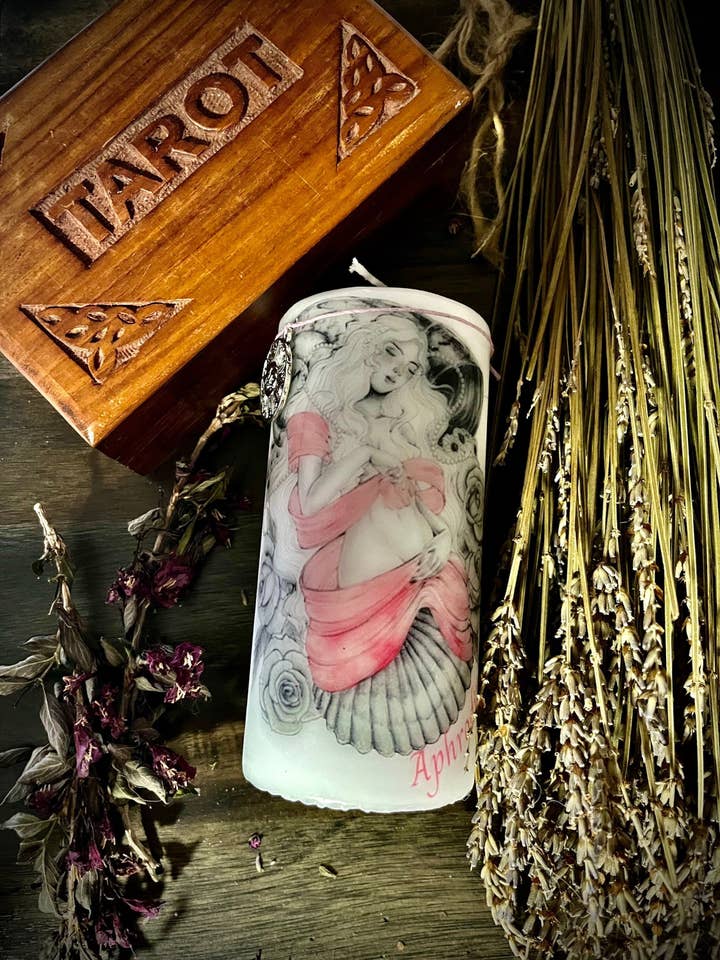 Bougie décorative Aphrodite Goddess pour la vente par Krimson Canvas