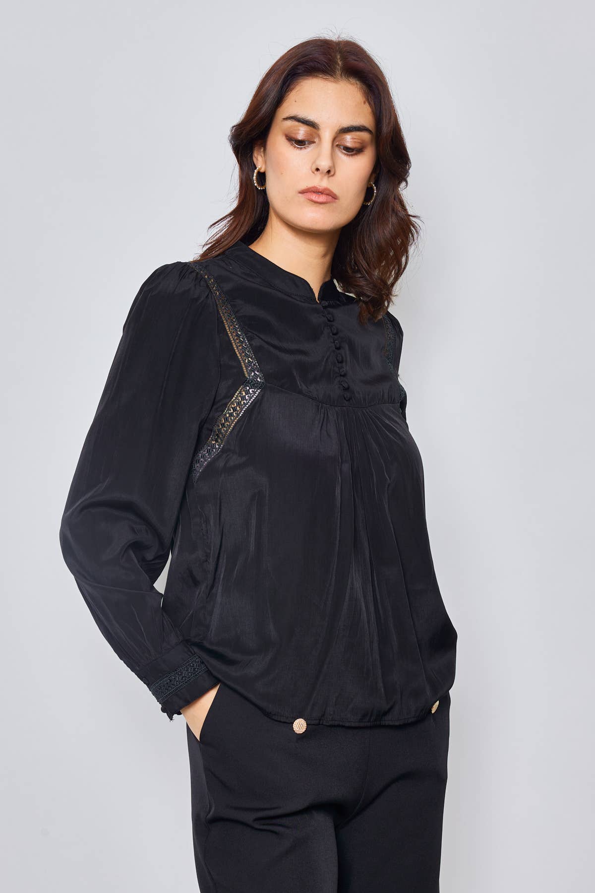 LOVIE & CO - Vente Chemise à col boutonné – femme - Blouse SINUATA manches longues avec découpes en dentelle10