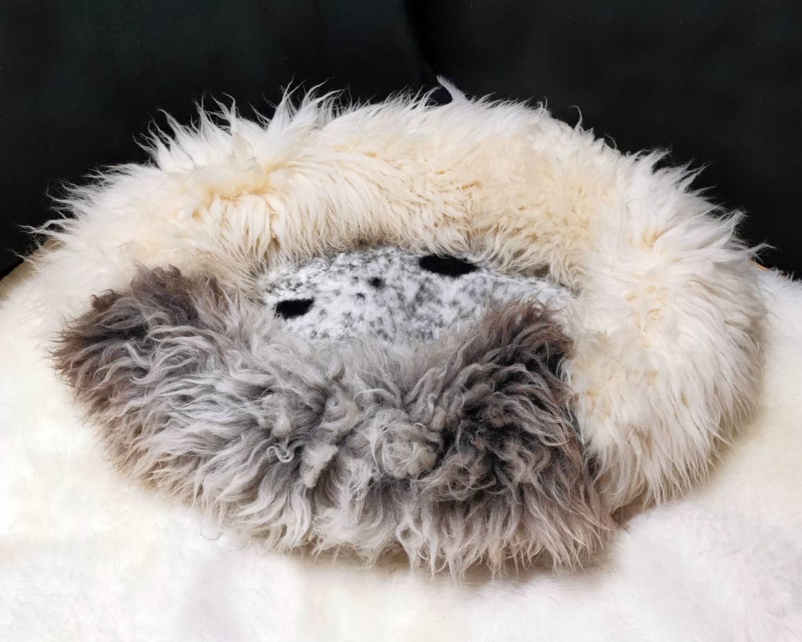 white Best dog beds large, luxury sheepskin dog beds for wholesale on Faire4