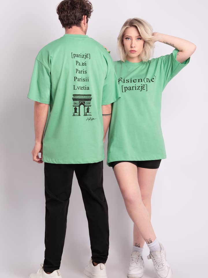 T-shirt Coupe Ample avec Imprimés "Parisien(ne)" Vert pour la vente par AARHON