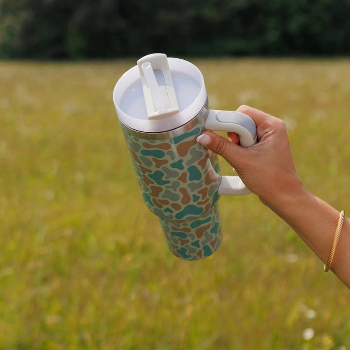 The Front Porch Label - Venta al por mayor Vaso termo - Taza térmica con asa de camuflaje1