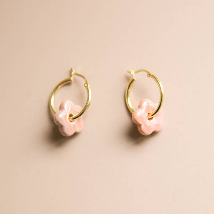 Claudia Nabholz - Wholesale Hoop Earrings - Flower Abricot ceramic earrings