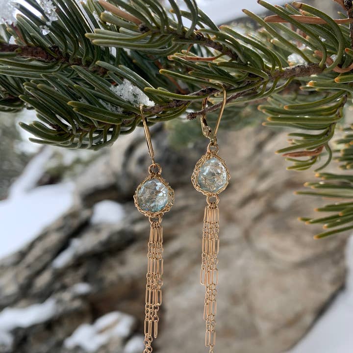 Boucles d'oreilles boho topaze bleue en or pour la vente par Arivka Jewelry
