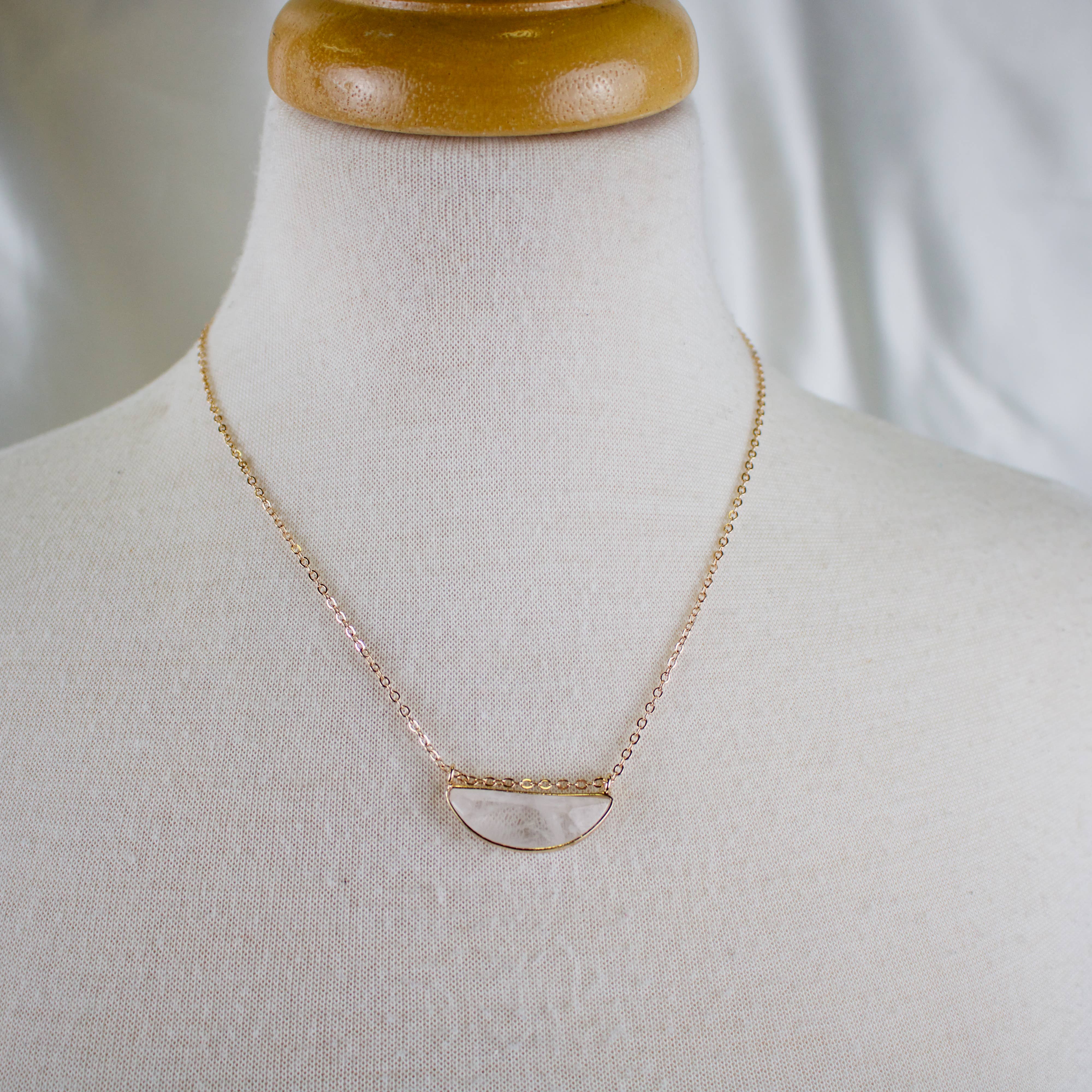 TISH jewelry – Colar pingente/pendente por atacado – Luna // Colar Curto de Quartzo Dourado2