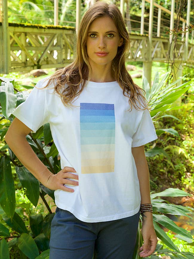 T-shirt oversize da donna in cotone biologico con stampa Horizon per la vendita all'ingrosso da parte di Olivine & Jean