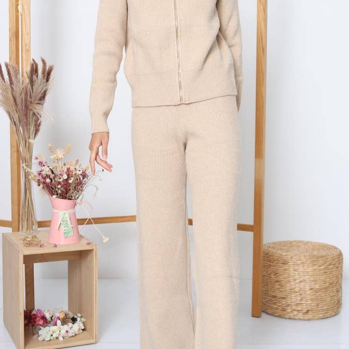 Zipped Knit Set – Wide Collar Jacket & Straight Pants and other Purchase Wholesale broeken. Free Returns & Net 60 Terms on Faire trending on Faire.