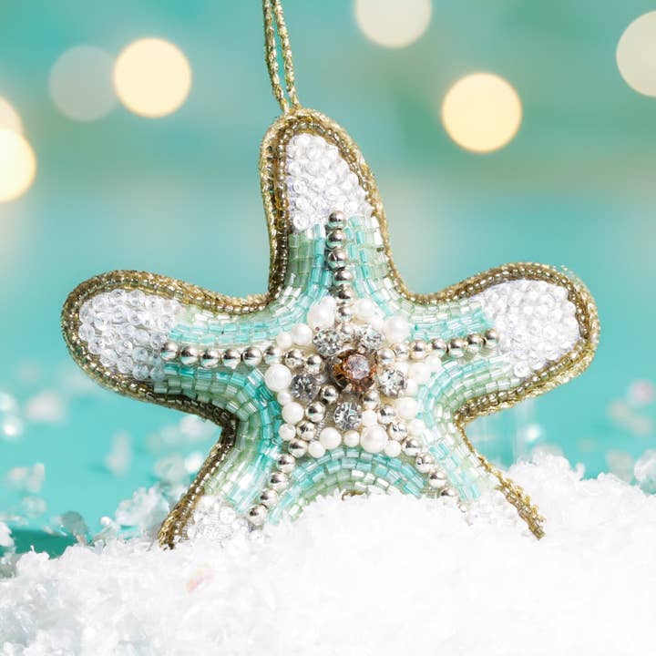 Decorazione appesa a forma di stella marina con perline turchesi per la vendita all'ingrosso da parte di Cream Cornwall