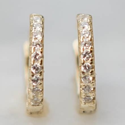 CZ Huggies för wholesale av Golden Thread