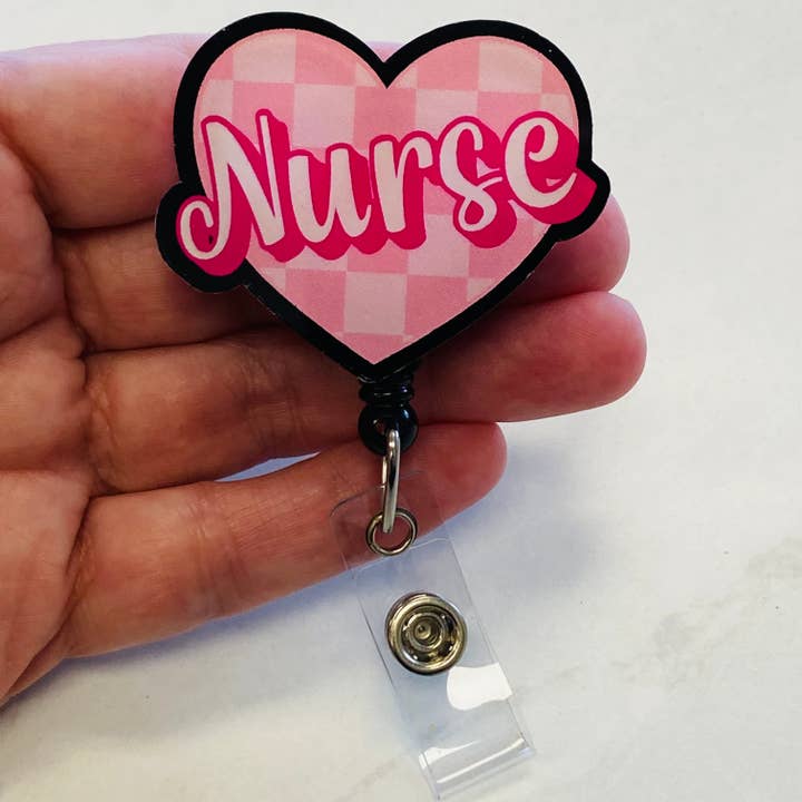 Porta-crachá de Enfermeira com Coração Rosa Xadrez - Porta-crachá de Enfermeira por atacado de Spellbound Rose Creations