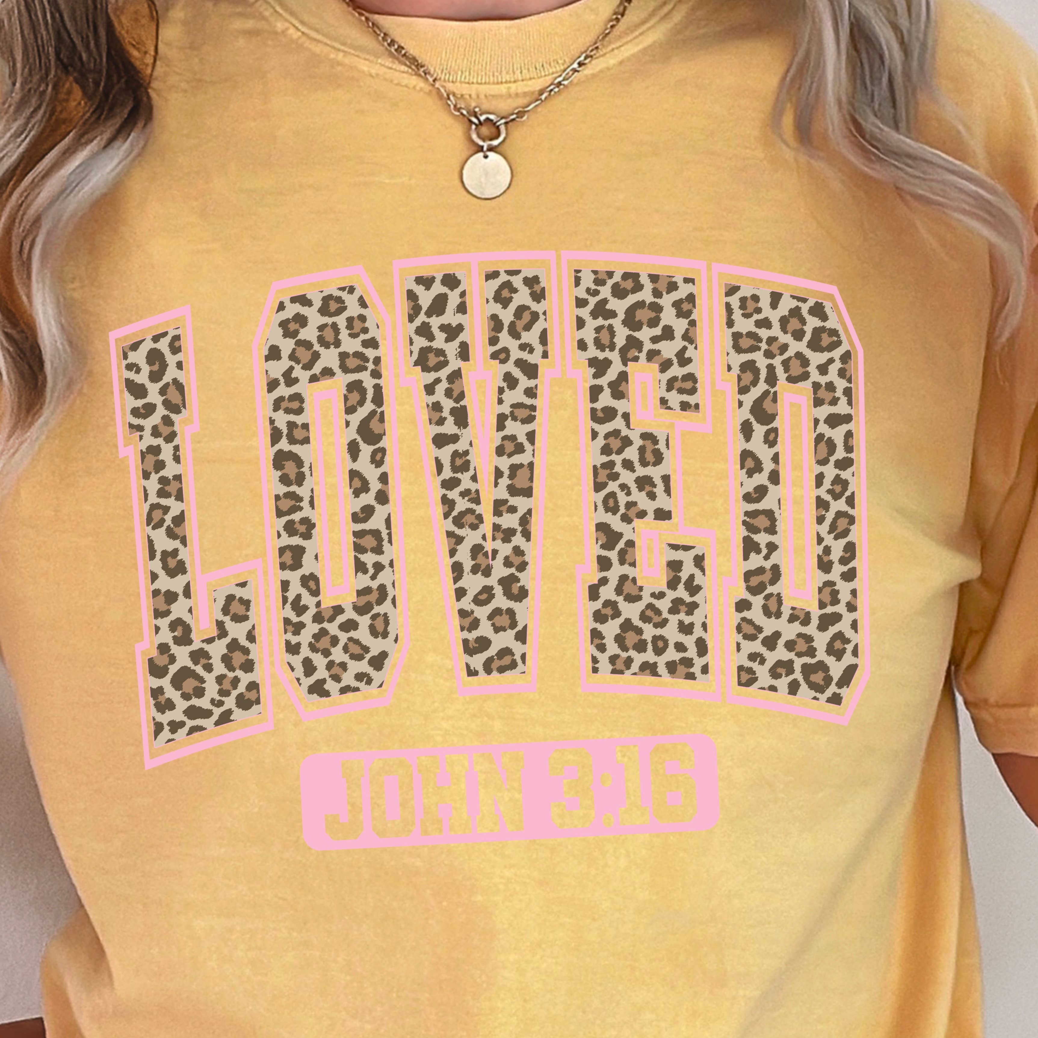 Shoppe SHC – Großhandel T-Shirt mit Siebdruck – Damen – Leopard Liebte Valentinstag Shirt | Comfort Colors16
