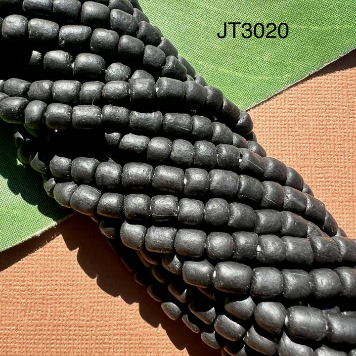 Contas de vidro indonésias - pretas, 5 fios por atacado de Bead Goes On