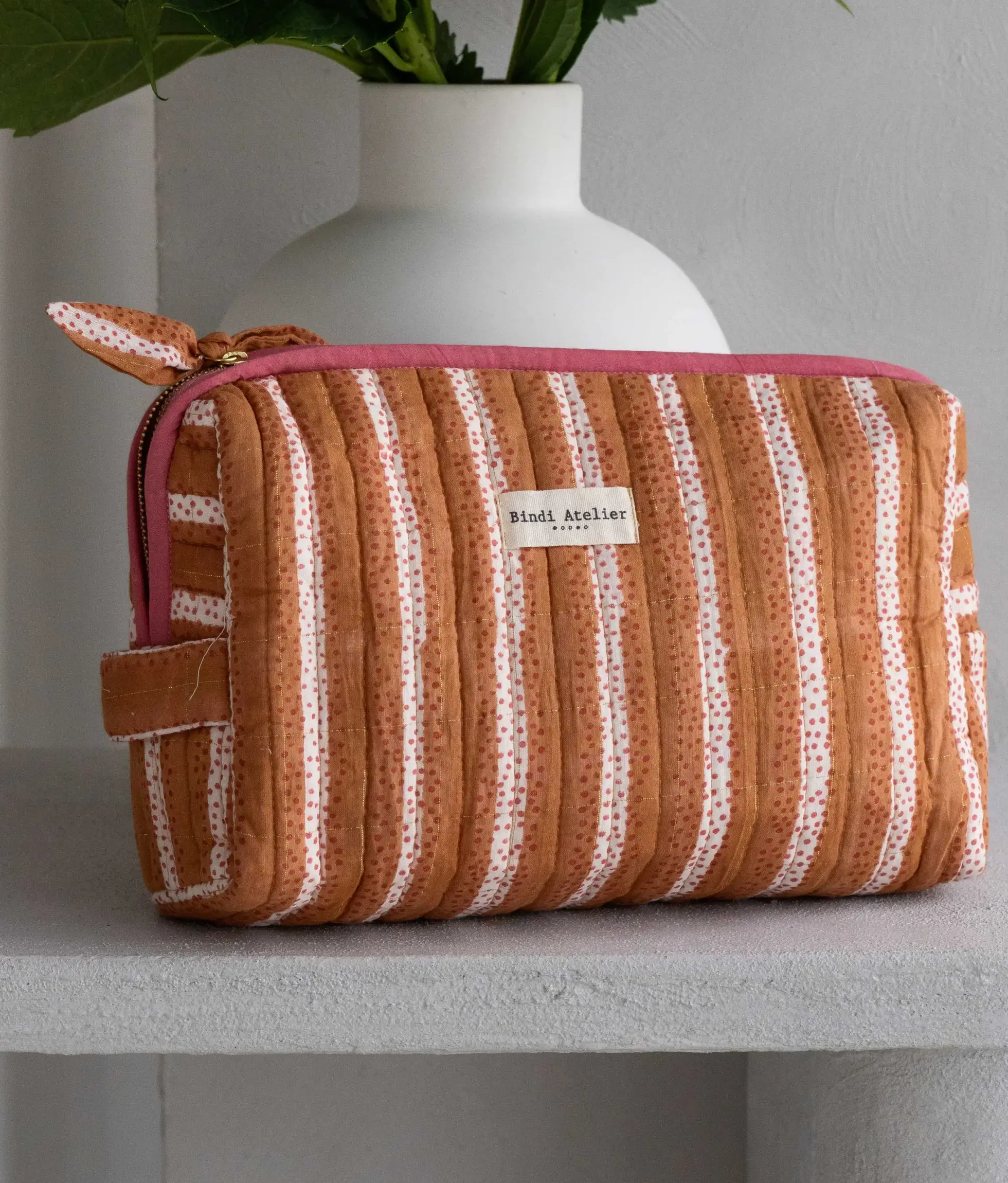 Bindi Atelier - Wholesale Toiletry Bag - Women's - Quilted cotton toiletry bag with block print - Bala Praline1