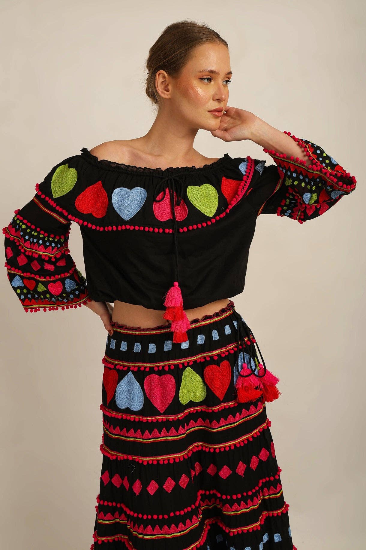 Anannasa Lifestyle - Wholesale Blouse – Women’s - HATI OFFSHOULDER TOP- BLK/MLT