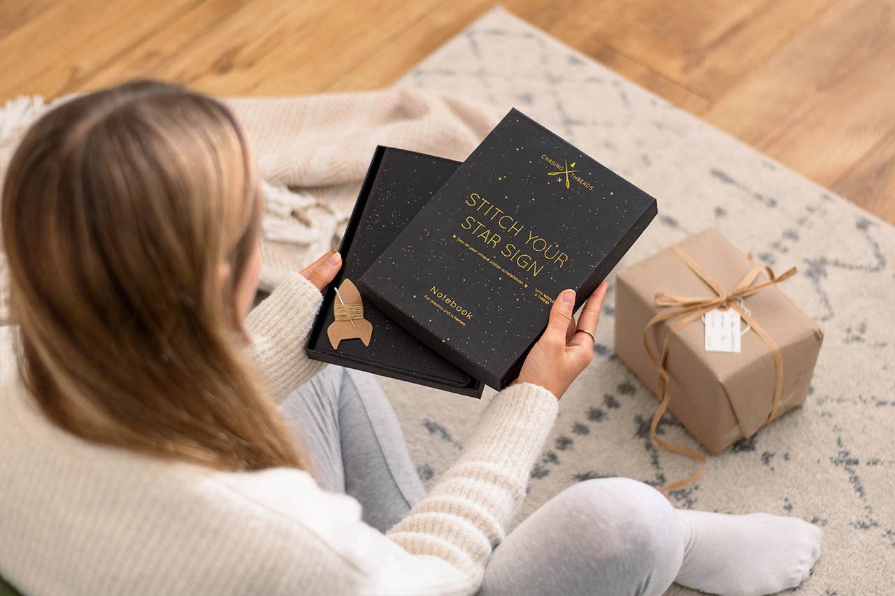 Chasing Threads – Engroshandel Notesbog – DIY Sy din stjerne tegn Kit - Sort Vegansk Læder Notebook2