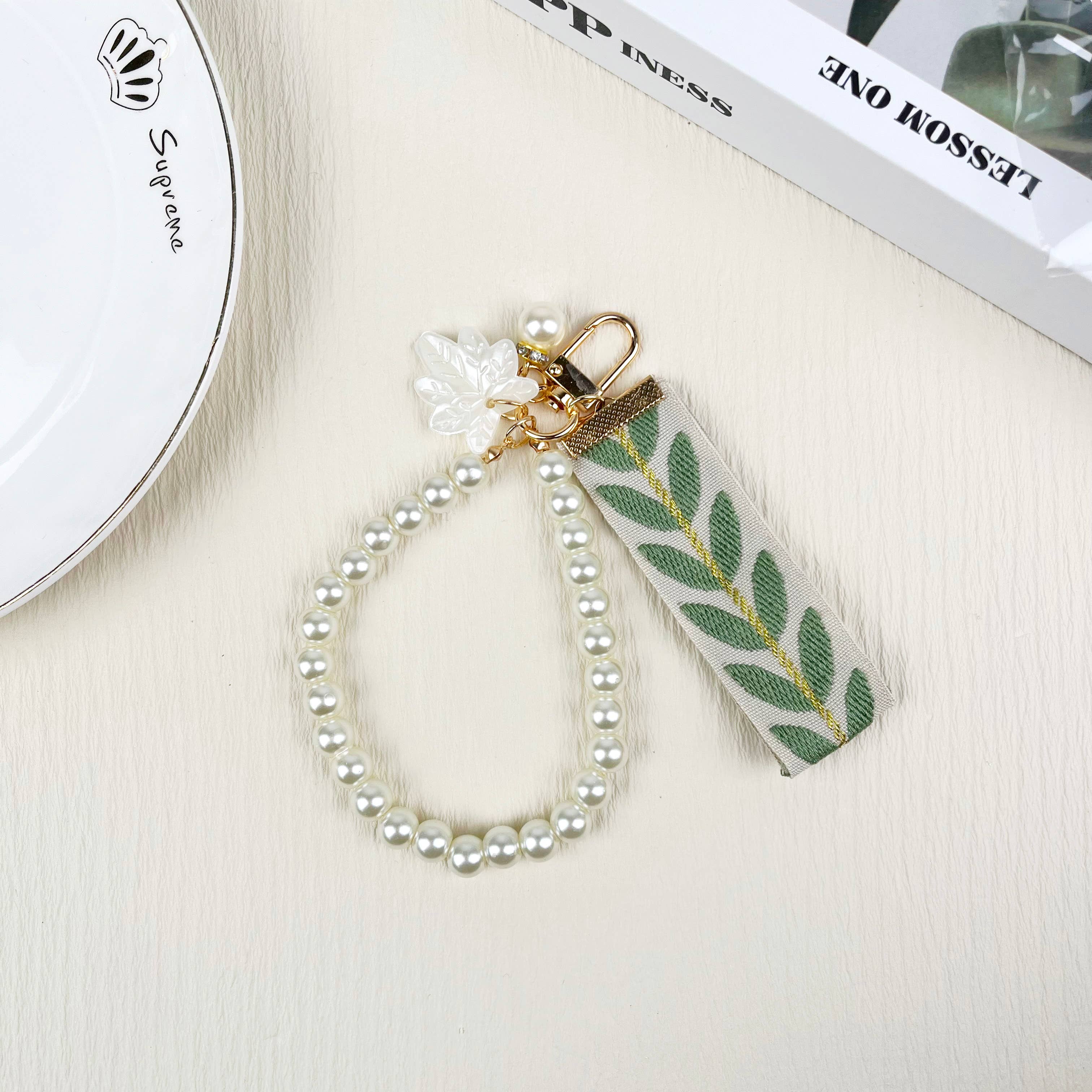 SoapElenGlen - Vente Porte-clés – femme - Pendentif à ressort en forme de feuille de ruban et de perles2