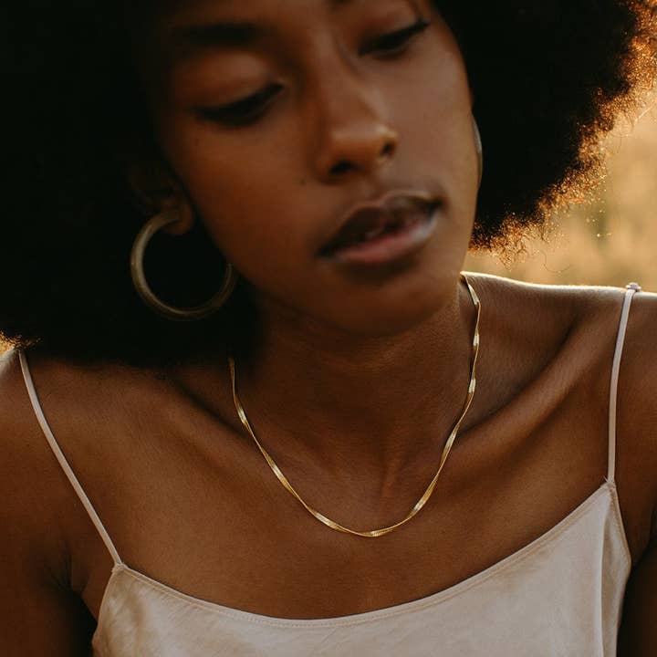 Rover & Kin - Wholesale Link & Chain Necklace - Twisted Herringbone Chain3