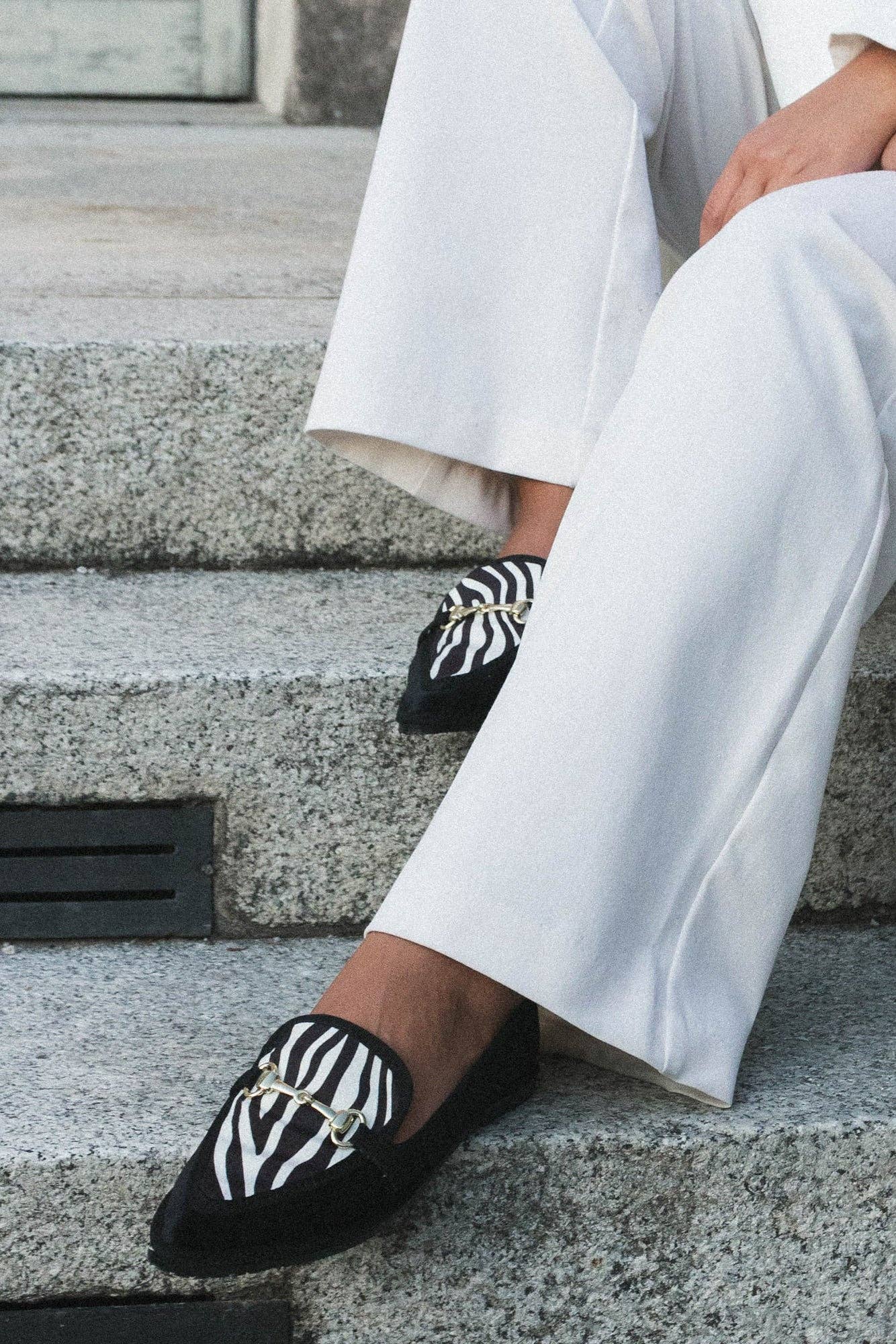 Colver – Engroshandel Flade sko - Dame – Rosy - italienske kvindesko i sort fløjl med zebra-print4