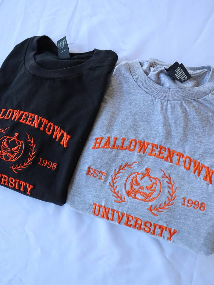 Camisola Halloweentown University, manga comprida, ajuste clássico, unissex para adultos, com capuz ou gola redonda por atacado de UNMATCHED