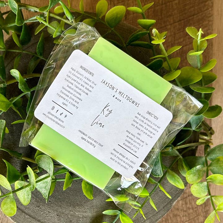 Savon en barre au citron vert. pour la vente par Jaxson’s Meltdowns & More