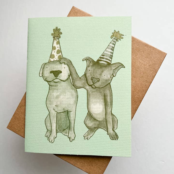 Les copains ! Carte d'anniversaire Bully Dog de style papier journal vintage pour la vente par Hudson Illustration Co - About Town Co