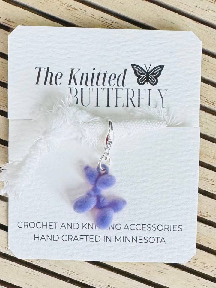 Animal en ballon de velours - Violet pour la vente par The Knitted Butterfly