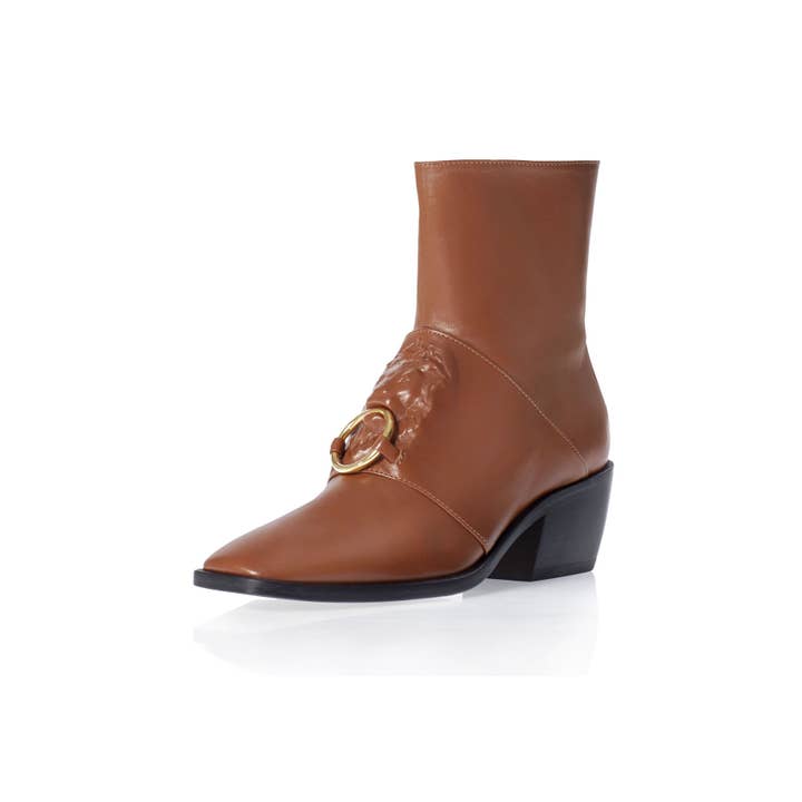 Leone Bootie i Karamell - FÖRBESTÄLLNING för wholesale av Susana Madrid