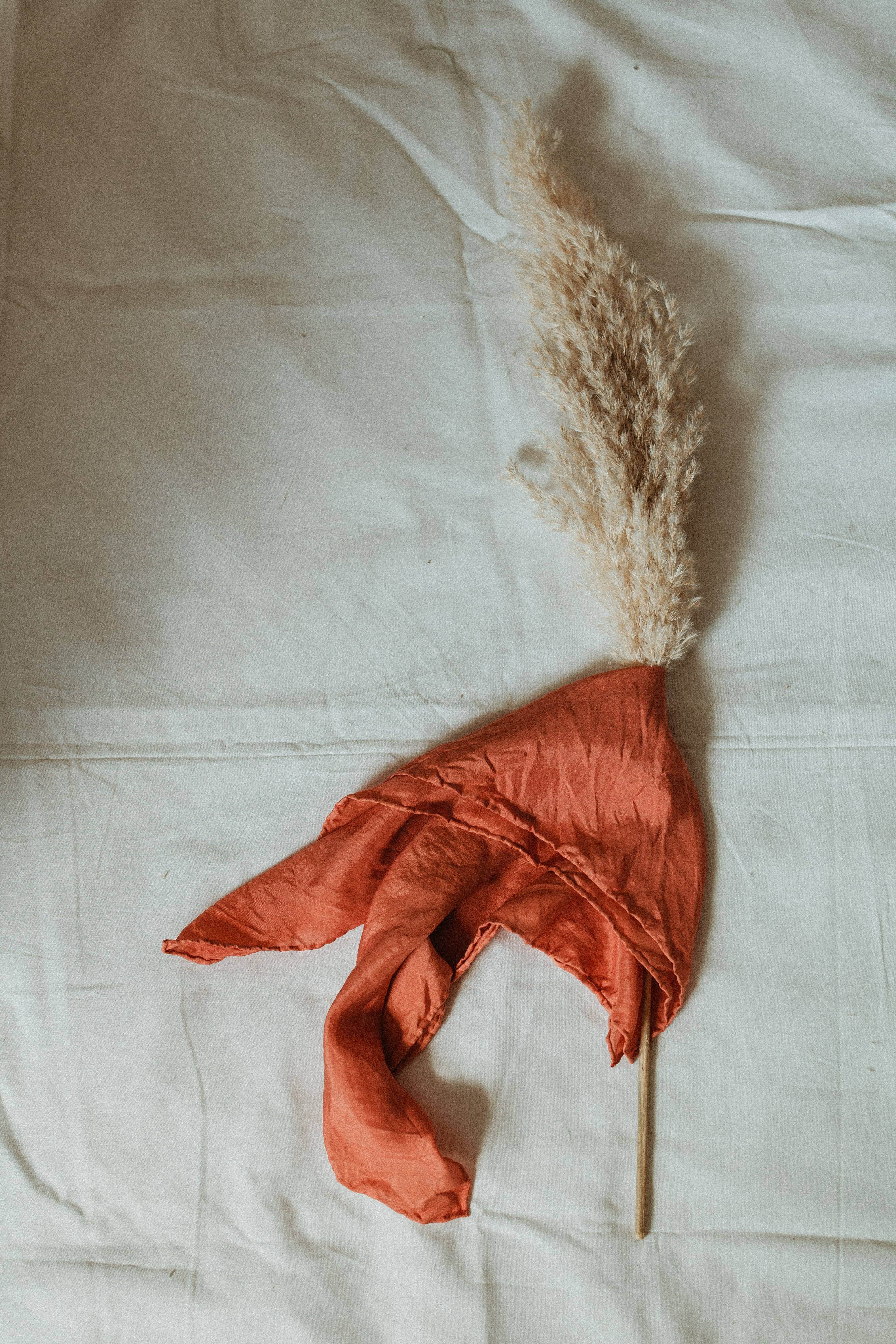 Eloise et moi - Vente Écharpe – femme - Foulards en soie 100 % teints à la main en tons neutres et naturels18