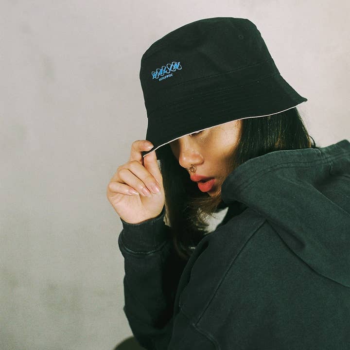 Halin Worldwide - Wholesale Bucket Hat - Women's - 2 in 1 Reversible Bucket Hat (Black/Grey)1