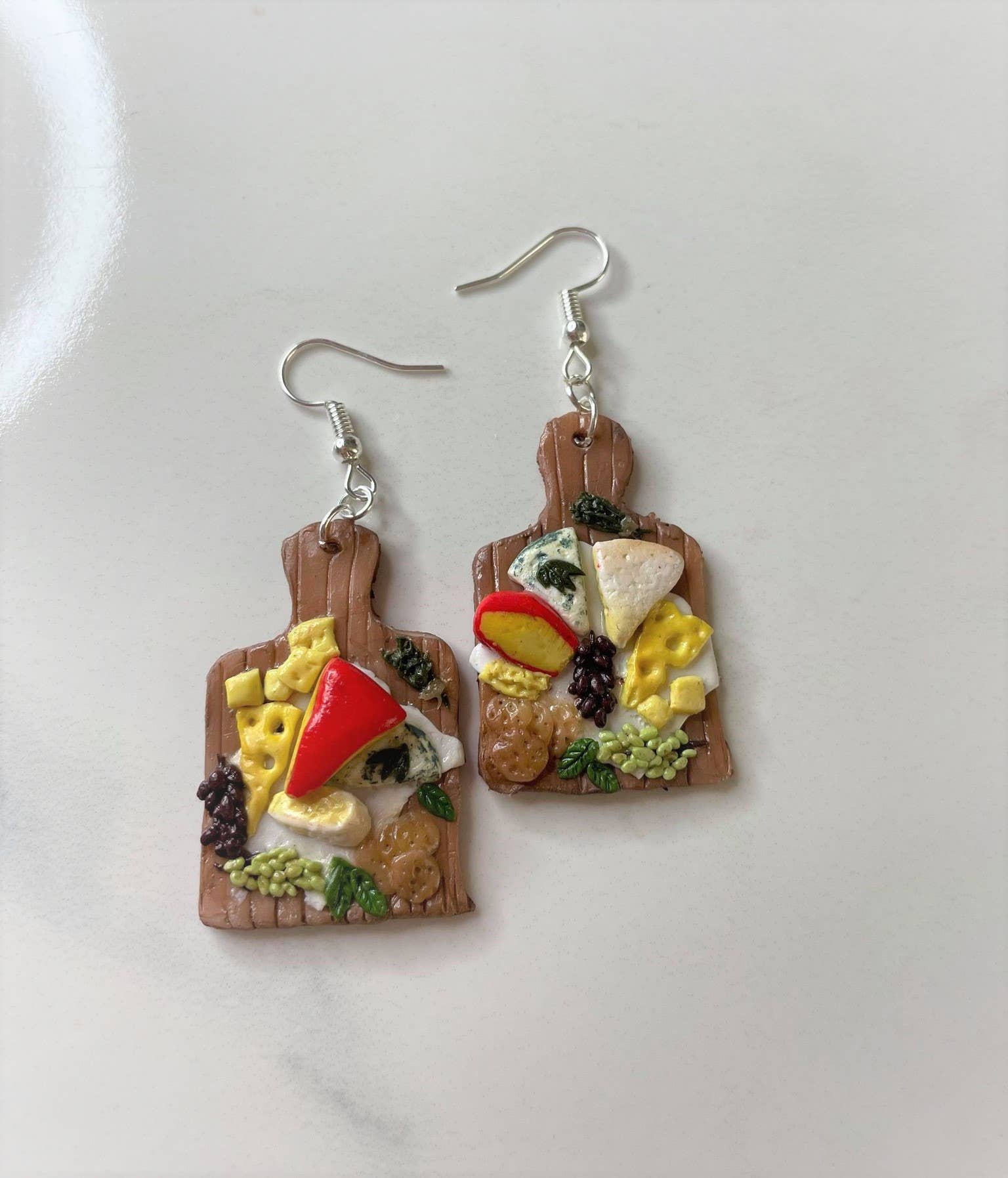 PrettySpookyDesigns - Vente Boucles d'oreilles pendantes - Boucles d'oreilles en pâte polymère - Cheese Boards | alimentation | bijoux