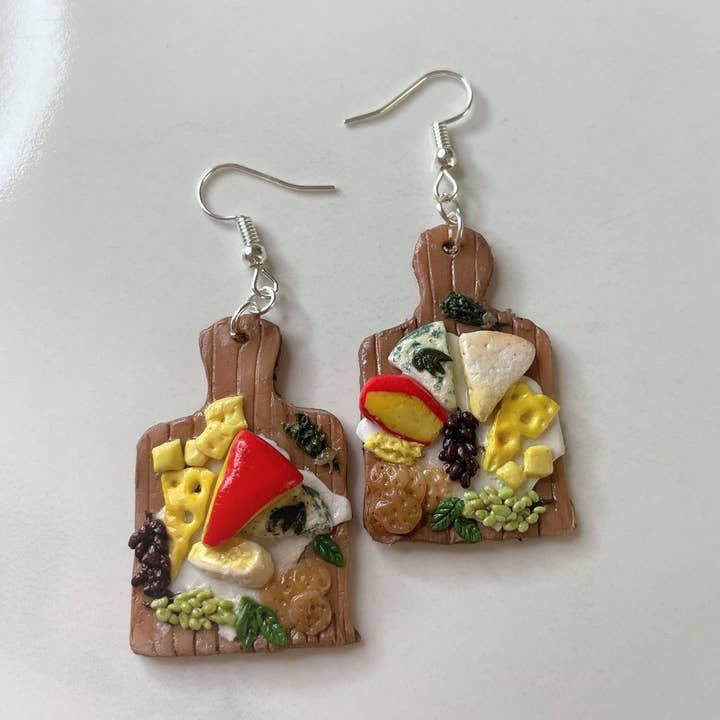 PrettySpookyDesigns - Vente Boucles d'oreilles pendantes - Boucles d'oreilles en pâte polymère - Cheese Boards | alimentation | bijoux0