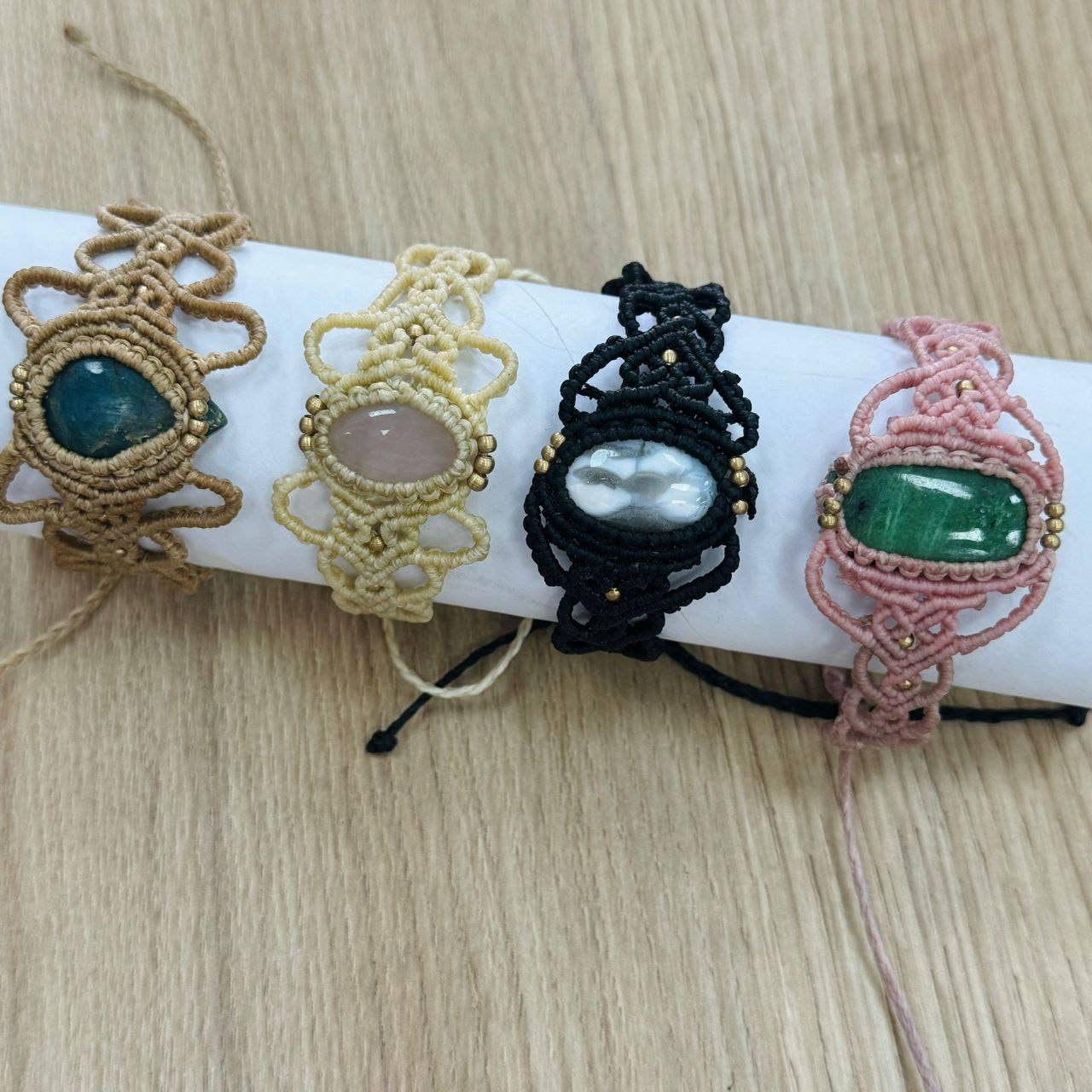 Hecho a mano - Vendita all'ingrosso Bracciale in tessuto/intrecciato - Bracciale largo con pietra e macramè1