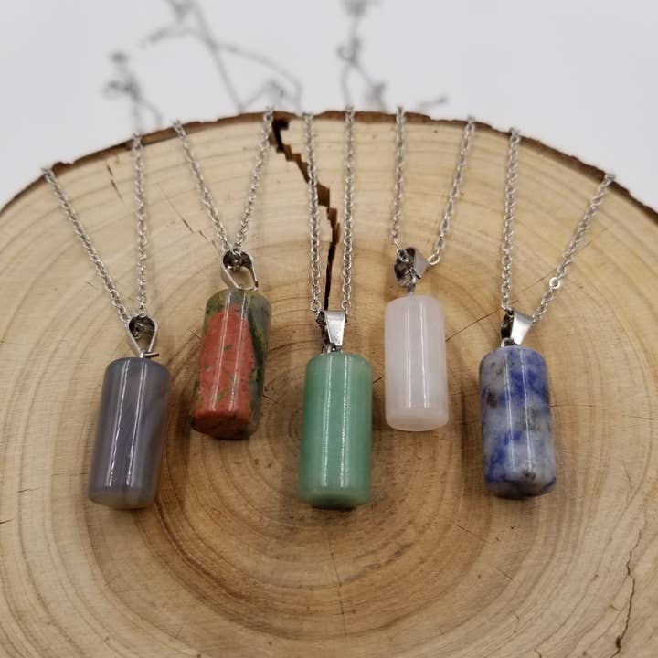 Collier à pendentif cylindrique en cristal naturel pour la vente par CHAKRA JEWELRY