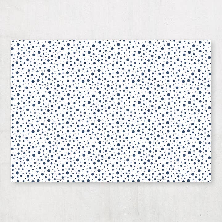 Geschenkpapier blaue Punkte in DIN A2 für den Großhandel von Emma Plitt Design