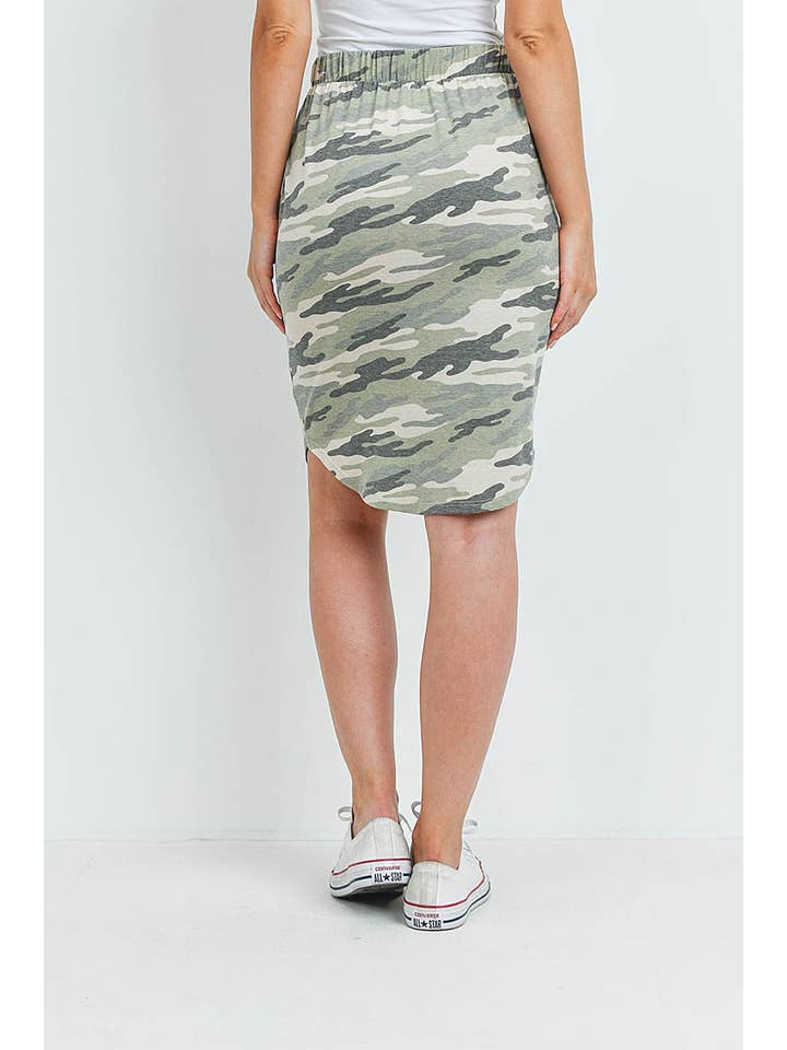 ARMÉ GRÖNT TRÄKOL CAMO PRINT FRONT SLIPS PENNA KJOL för wholesale på Faire3