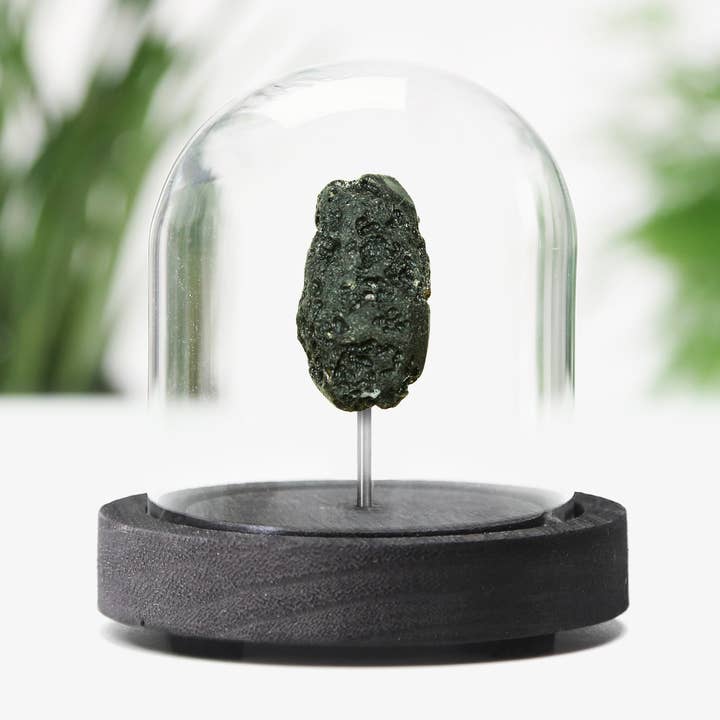 Cloche en forme de météorite spatiale authentique Tektite Meteorite pour la vente par Curated Studio