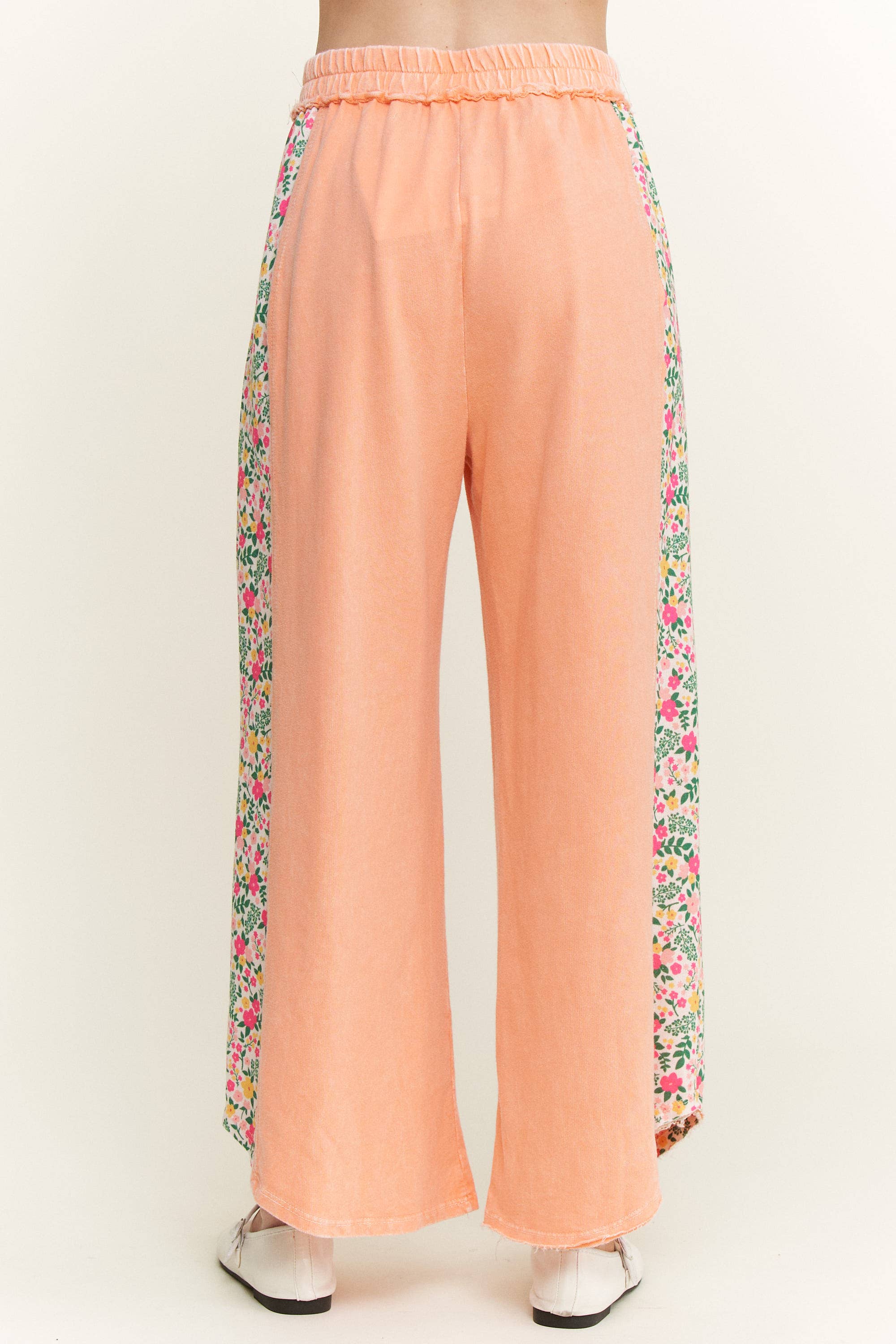 J.Her – wholesale Byxor - Dam – Mineraltvättade blommiga sidokortade byxor HP653913