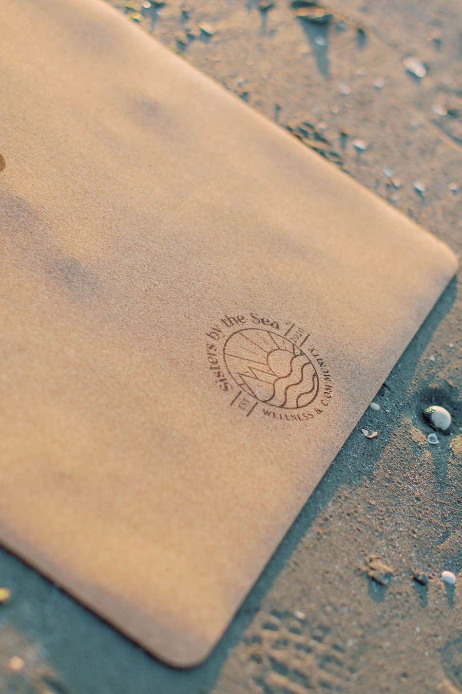 Sisters by the Sea – Tapete de ioga por atacado – Tapete de Yoga de Cortiça e Borracha Natural com Alça de Juta - Extra Longo4