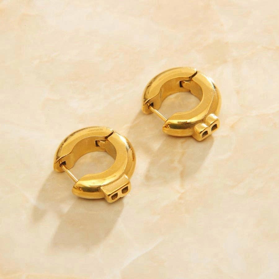 MeloMelo - Wholesale Huggie Earrings - Draco - B Logo Chunky Huggies