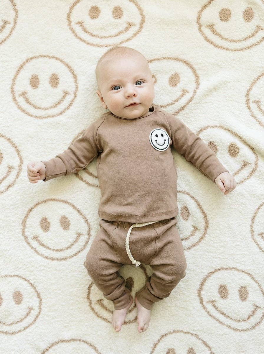 Lucky Panda Kids - Wholesale Bedding Blanket - Kids & Baby - Smiley Fuzzy Blanket | Latte
