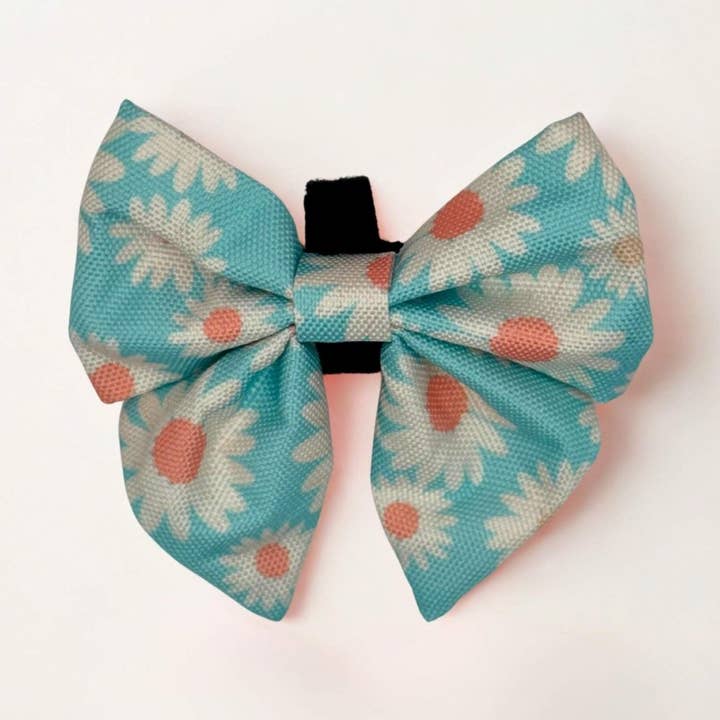 Hund Sømand Sløjfe - Pastel marguerit for engroshandel hos PupClub Couture