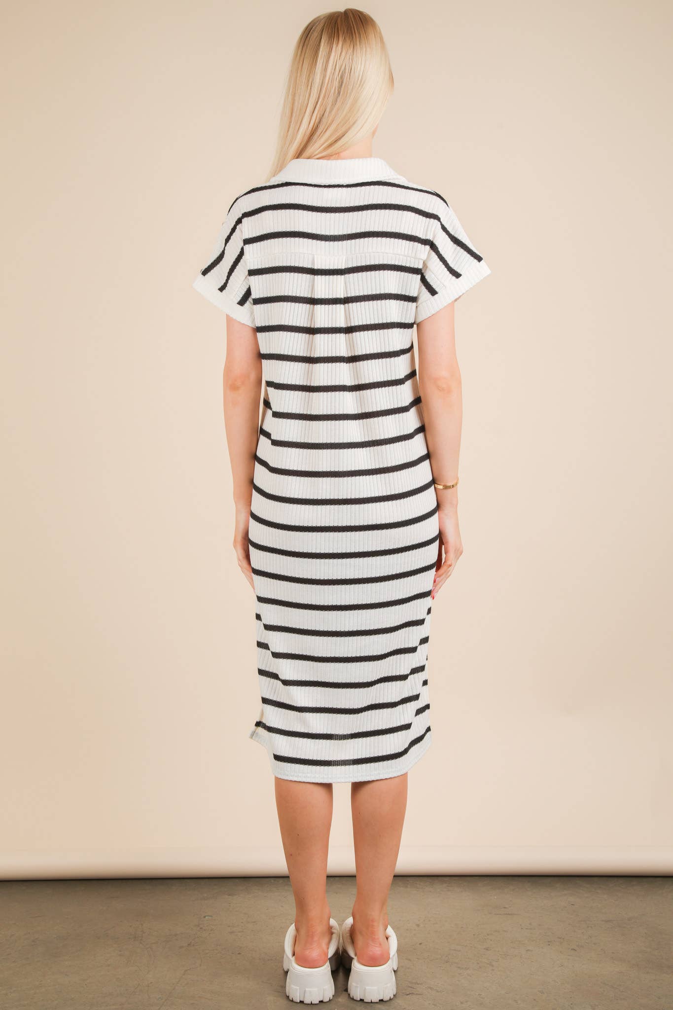 ROST/HAVREGRYN ND31647-Oversized stickad midiklänning med krage och ränder för wholesale på Faire21