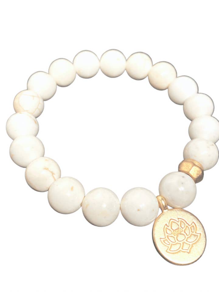 Bracelet Howlite blanc pour la vente par Stephanie Leigh Jewelry