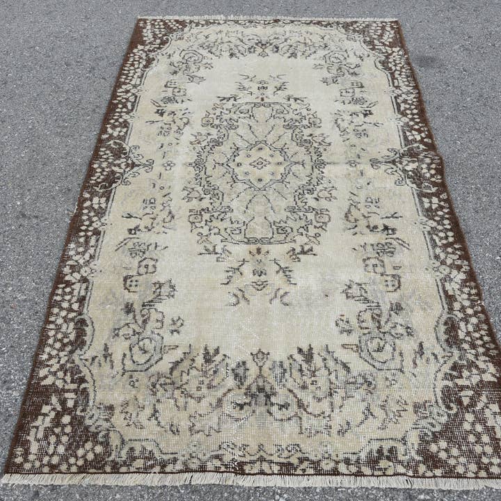 Tapis Vintage Beige & Marron, Tapis de 3,8x6,6 Pieds pour la vente par Vintage Rugs Loom
