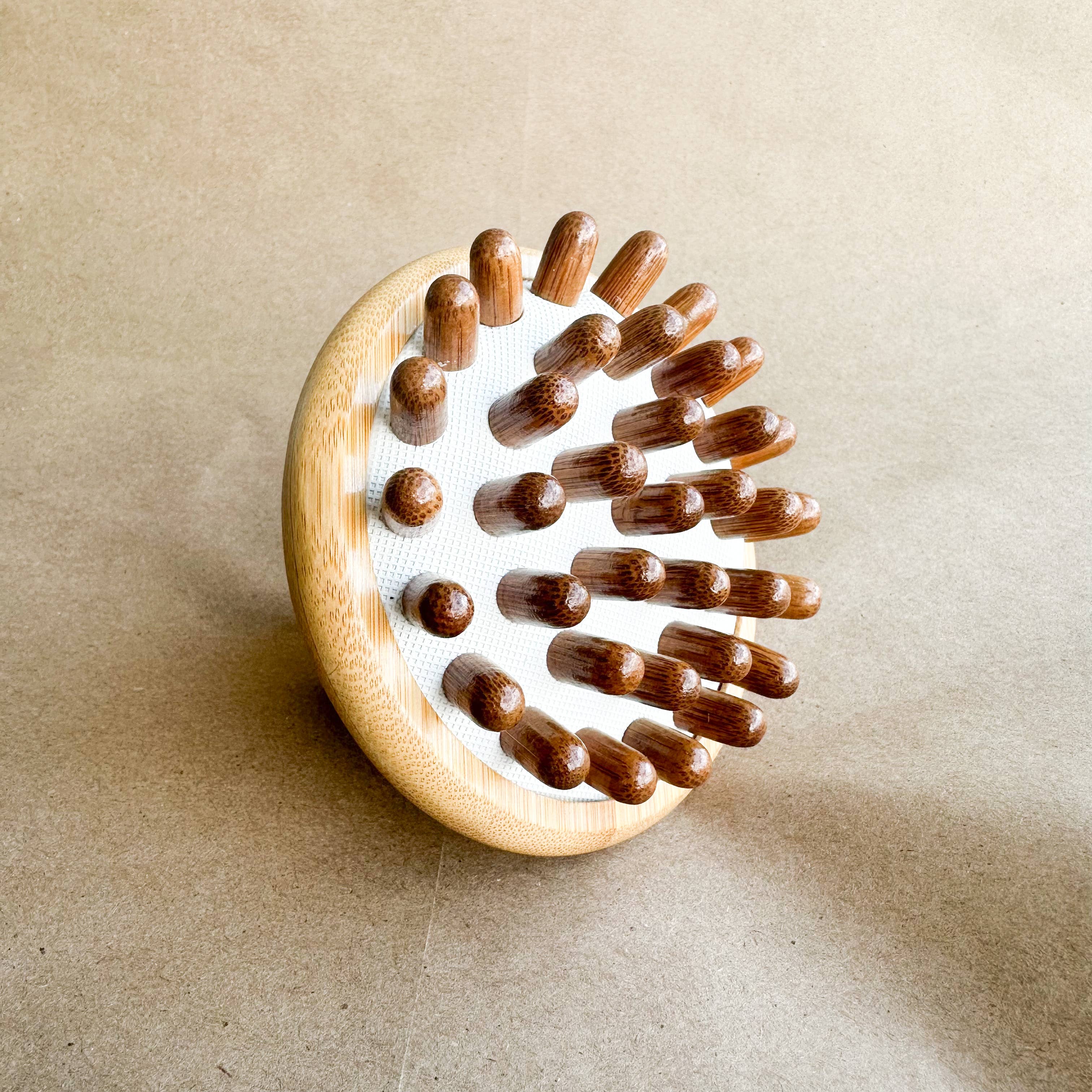 Smile Boutiques – Engroshandel Hovedkradser/massage – Naturlig bambus hovedbundsmassager1