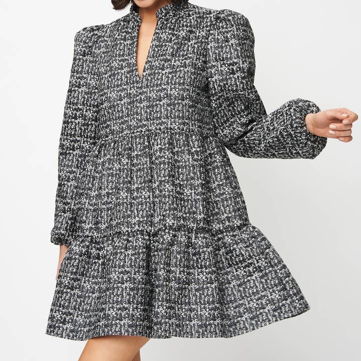 Robe Riley noire métallisée pour la vente par Fresha London