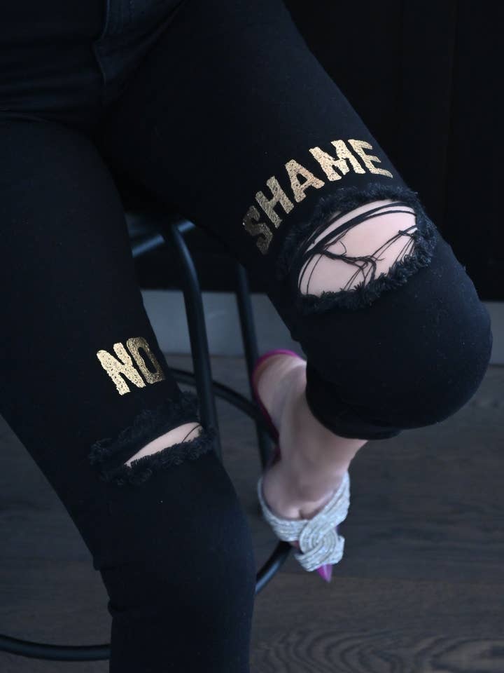 Noir sans honte pour la vente par Lina Lavo