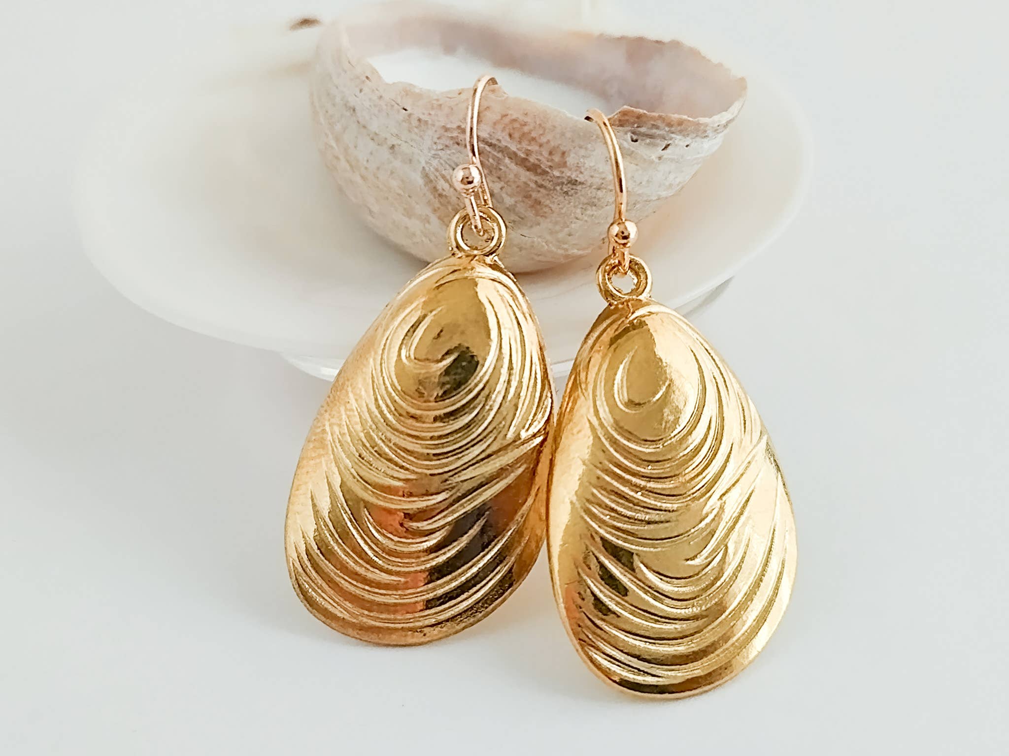 Piccadilly Pendants - Wholesale Dangle earrings - Mussel Shell Earrings, Nautical Earrings, Coastal Jewelry 0