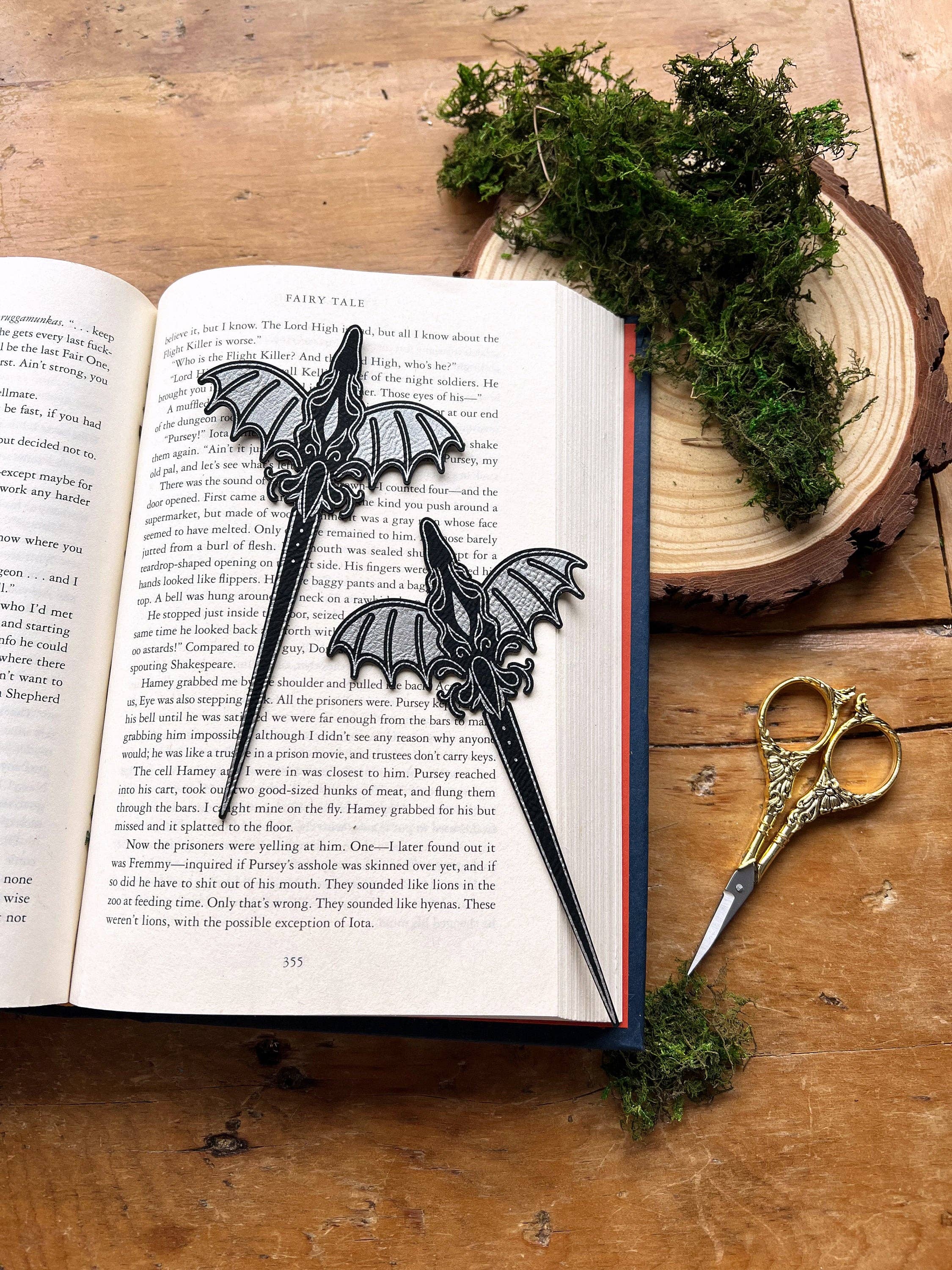 The Bookish Atelier – Großhandel Lesezeichen – Ethereal Dragon Lesezeichen aus Kunstleder4