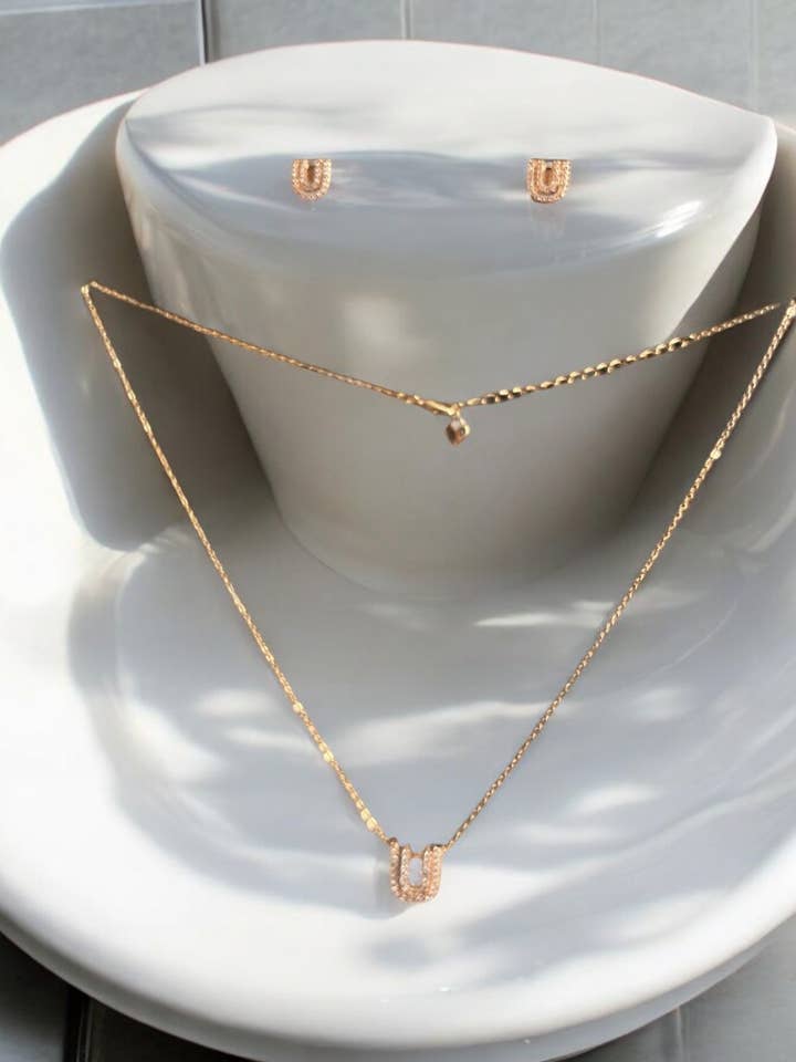 Conjunto de Colar, Pendente e Brincos Banhado a Ouro 18k por atacado de Divina Jewelry & Accessories LLC